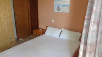 Apartamento, 2 quartos, vista parcial para o mar | 1 quarto, Wi-Fi de cortesia, roupa de cama