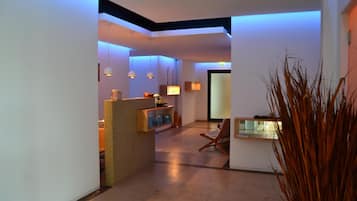 Sauna, tratamientos corporales y masajes con piedras calientes