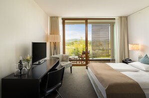 Comfort Double Room | Minibar, in-room safe, desk, soundproofing - Angels - das Hotel am Golfpark (Sankt Wendel)