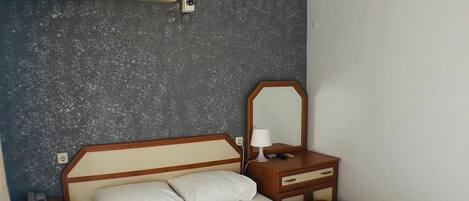 Standard Double Room | Free WiFi, bed sheets