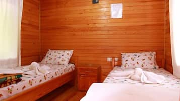 Bungalow, vue jardin | Coffres-forts dans les chambres, fer et planche Ă  repasser