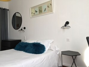 Decoración personalizada, muebles diferentes y escritorio 