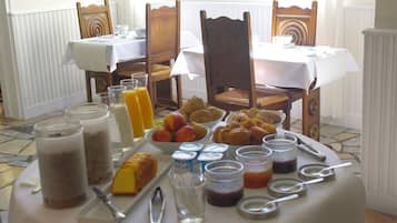 Petit déjeuner buffet servi tous les jours en supplément
