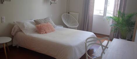 Dobbeltrom | Individuelt dekorert, individuelt innredet og skrivebord