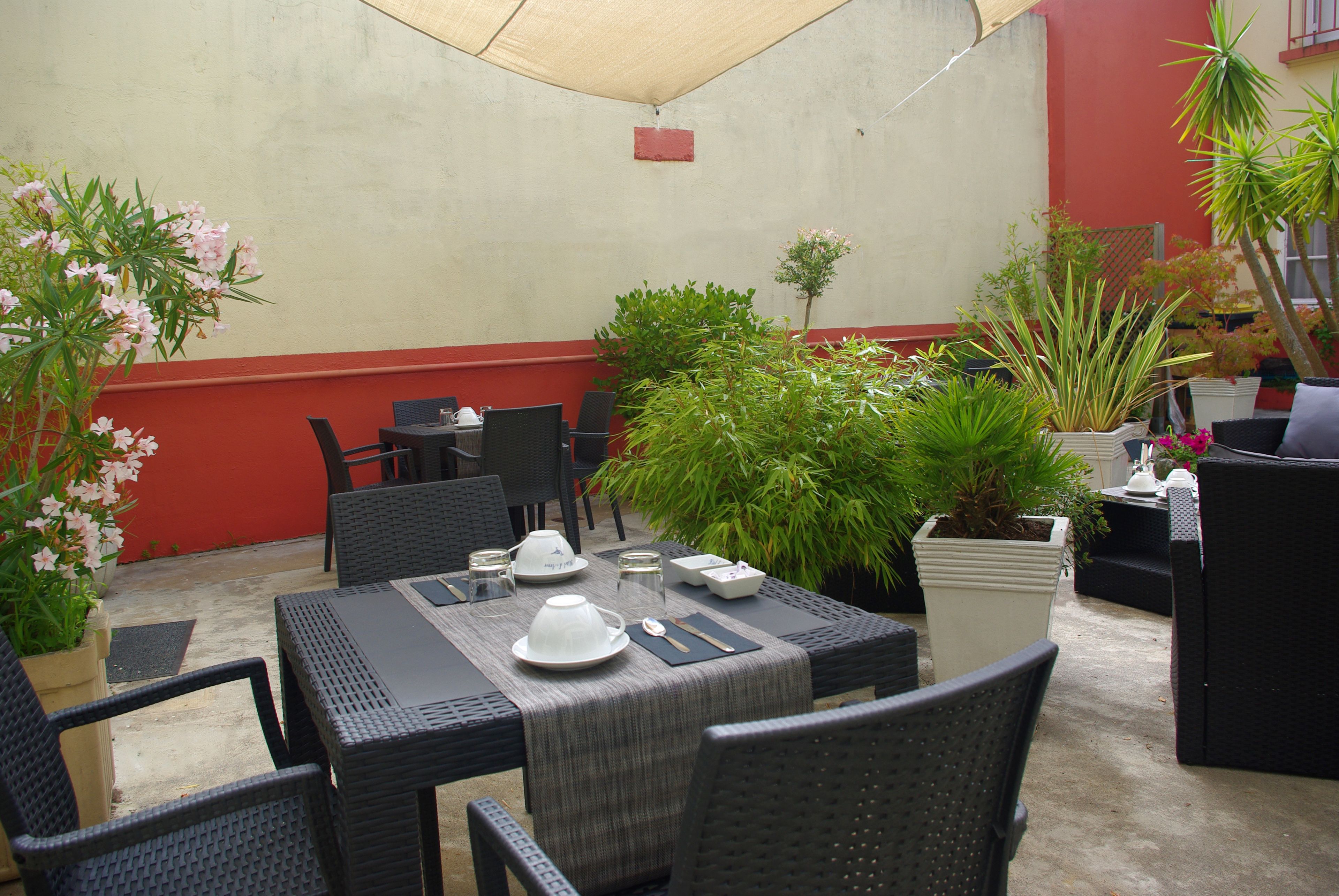 daily buffet breakfast (eur 8 per person)