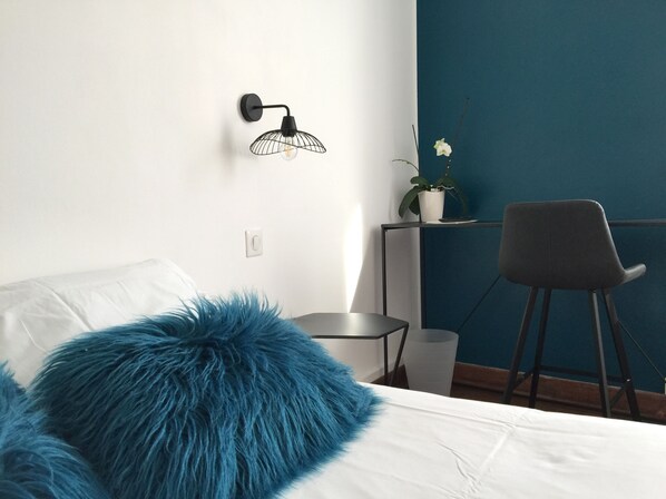 Doppelzimmer | Individuell dekoriert, individuell eingerichtet, Schreibtisch