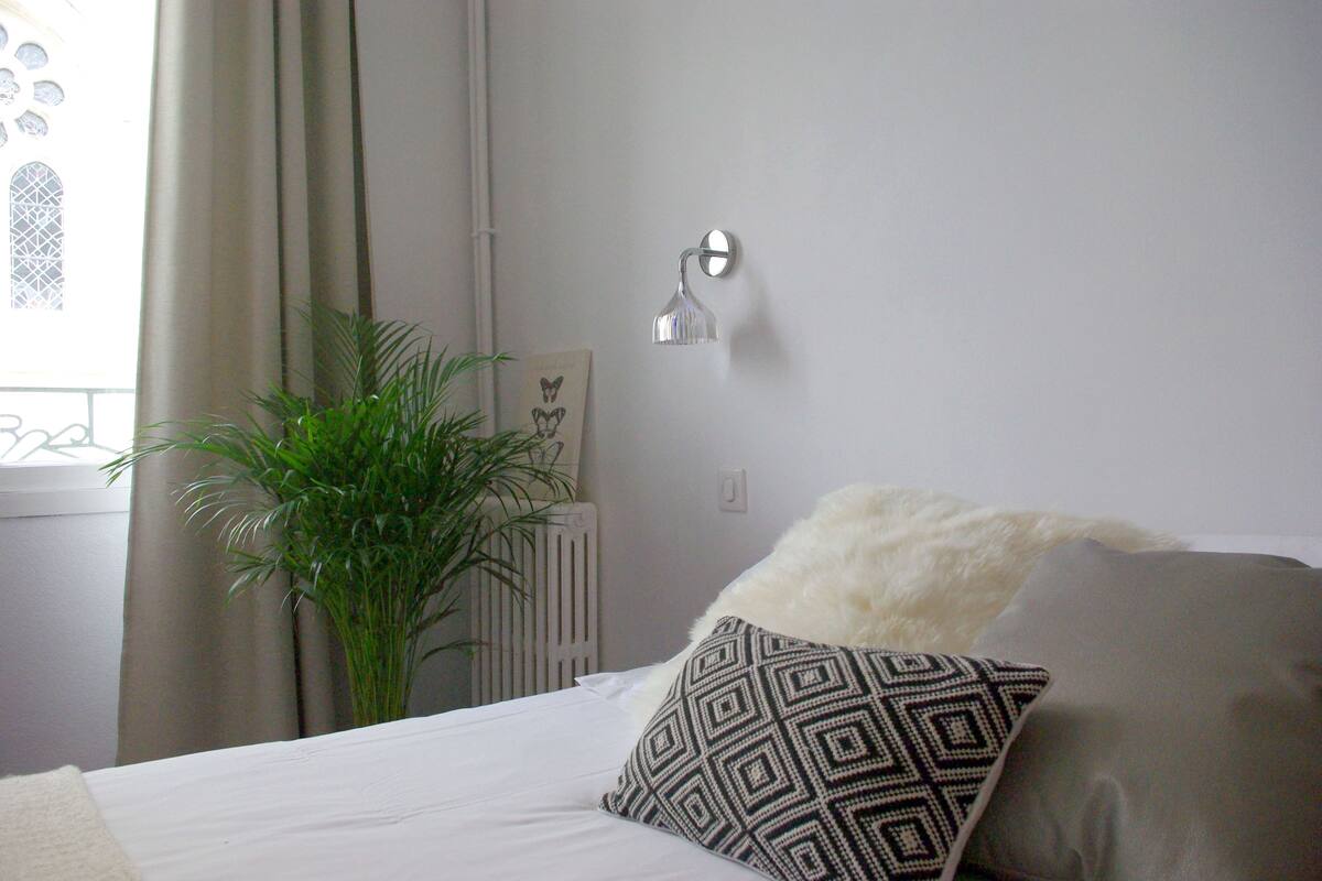 double room | individually decorated, individually furnished, desk, blackout curtains