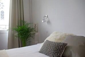 Double Room | Individually decorated, individually furnished, desk, blackout drapes - Hôtel d'Arvor (Lorient)