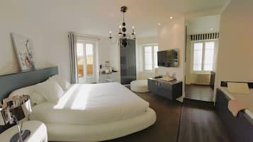 1 bedroom, premium bedding, iron/ironing board, free WiFi