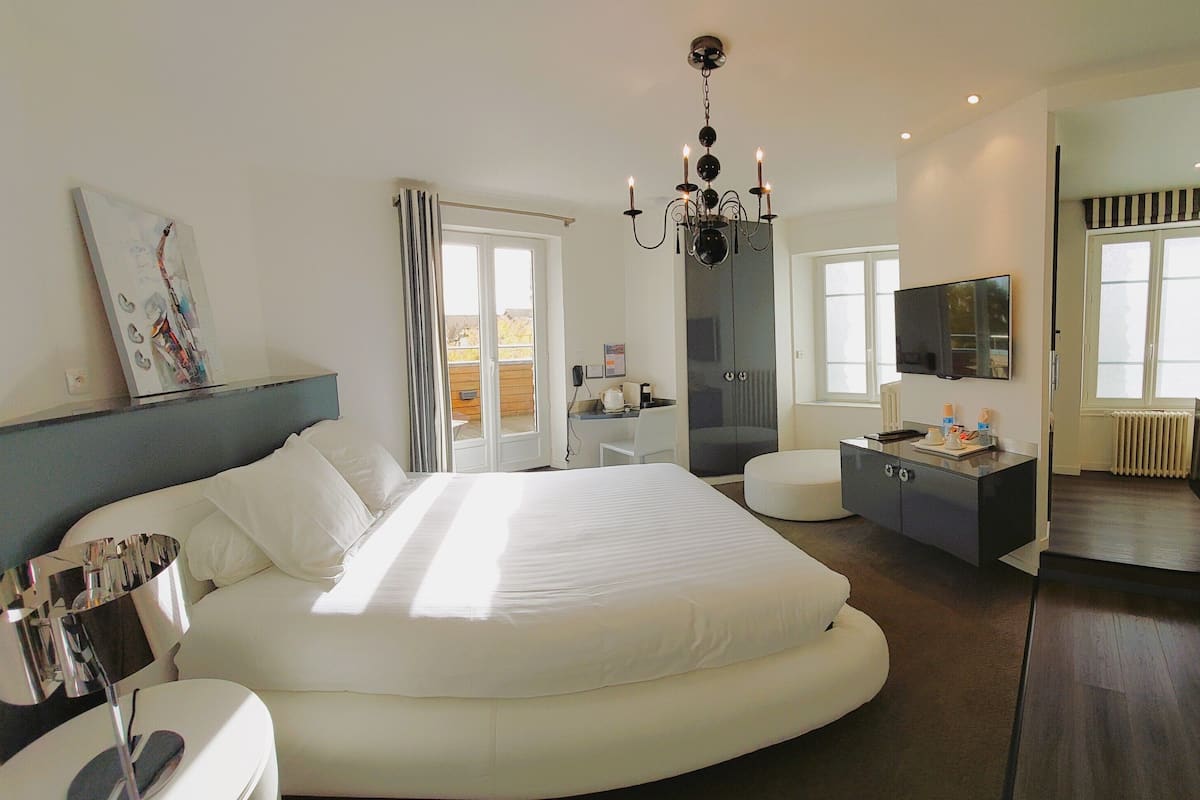 Grand Luxury Room with Terrace and Bathtub