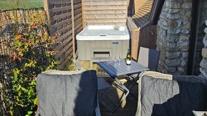 Appart'Hotel avec Terrasse (Jacuzzi en Option) | 1 chambre, literie de qualité