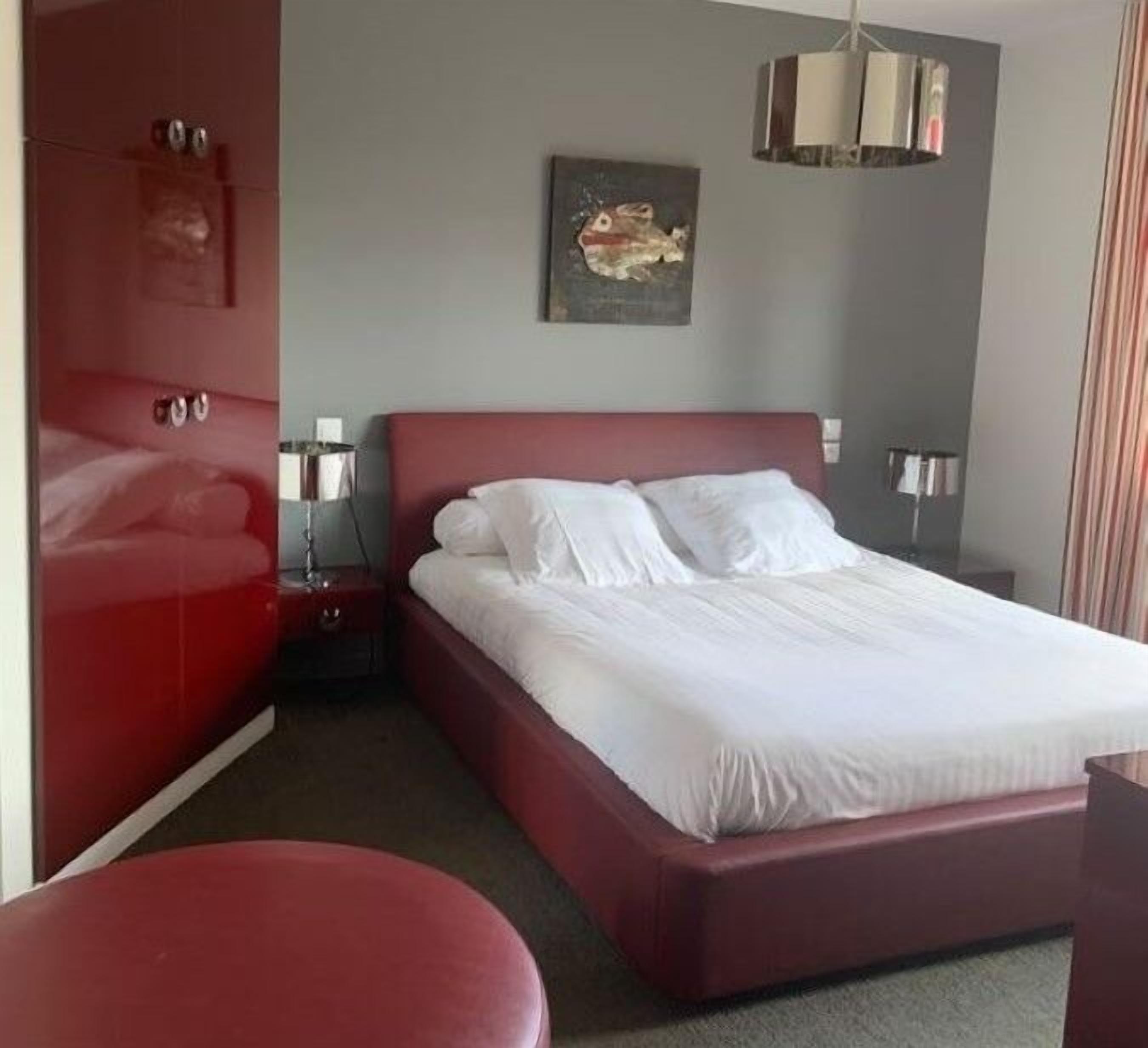 Quarto casal superluxo (Luxe) | 1 quarto, roupas de cama premium, ferros/tábuas de passar roupa