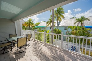 Outdoor dining - Tropical Vineyard at The Truman Annex in Key West (Key West)