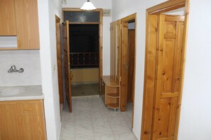 2 bedrooms, in-room safe, desk, iron/ironing board