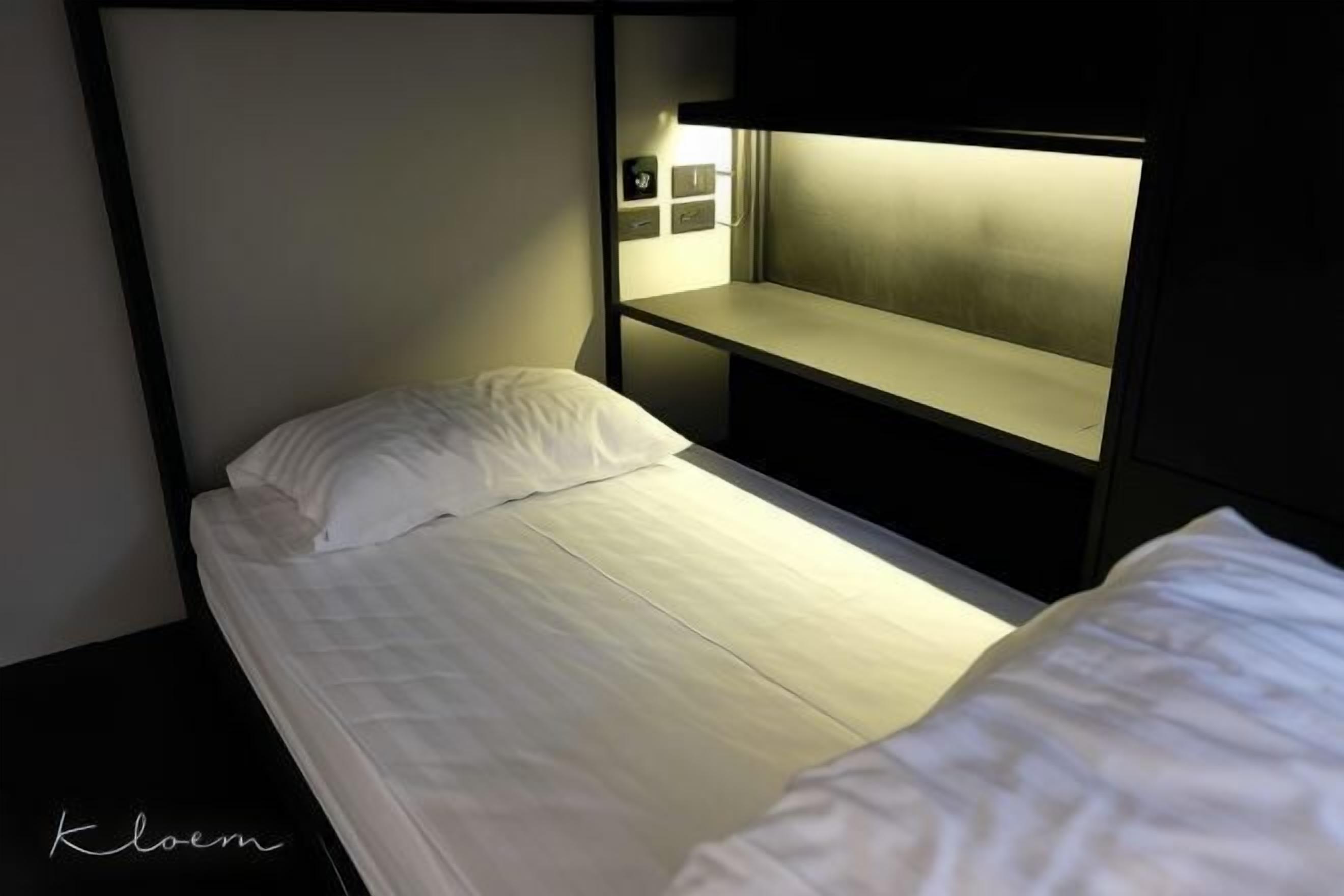 Individually furnished, laptop workspace, free WiFi, bed sheets