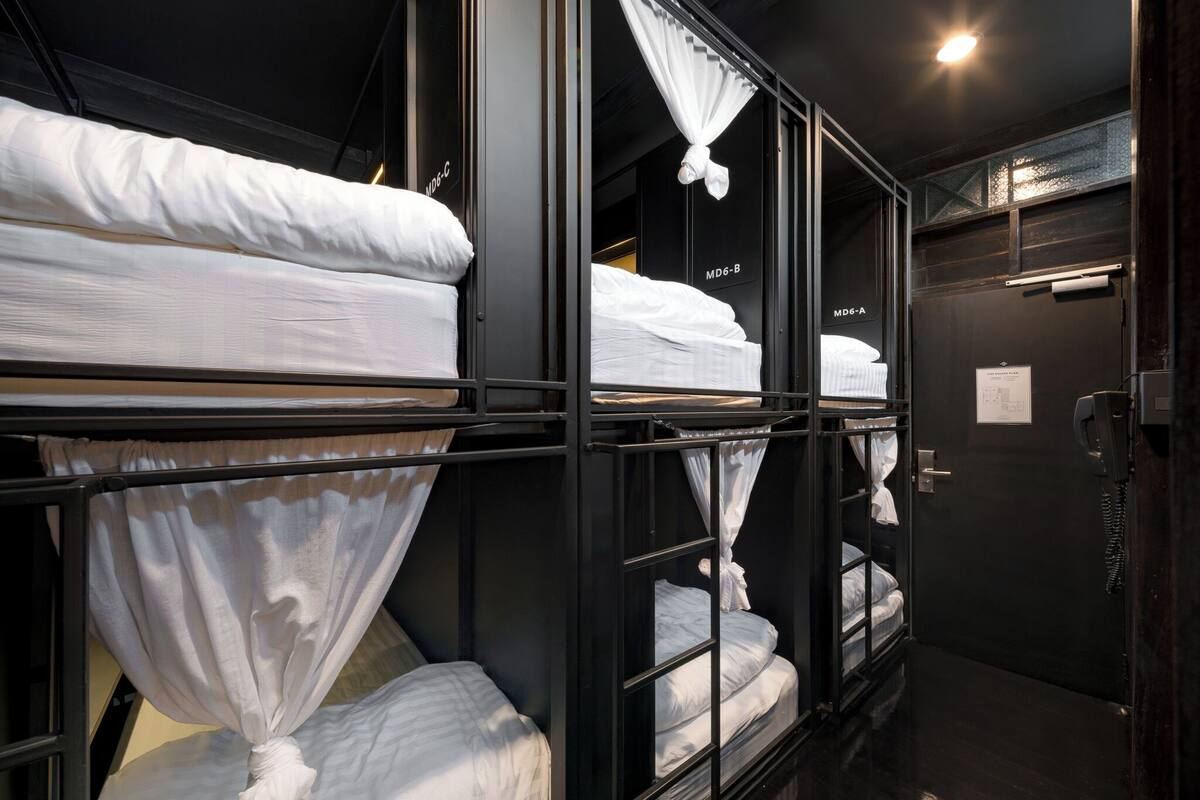 Laptop workspace, free WiFi, individually furnished, bed sheets