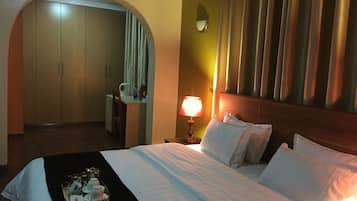 行政双人房, 1 张特大床, 花园景观 | 埃及棉床单、高档床上用品、Select Comfort 床、办公桌