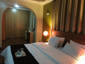 Executive Double Room, 1 King Bed, Garden View - The Allen Rose (Nairobi)