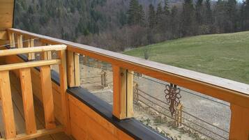 Free WiFi, bed sheets, wheelchair access