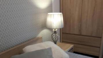 1 habitación, insonorización y tabla de planchar con plancha