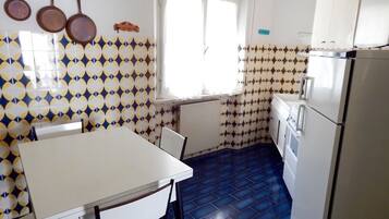 Classic Apartment, 1 Bedroom | Private kitchen | Microwave, oven, stovetop, dishwasher