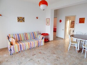 Classic-Apartment, 2 Schlafzimmer | Wohnbereich