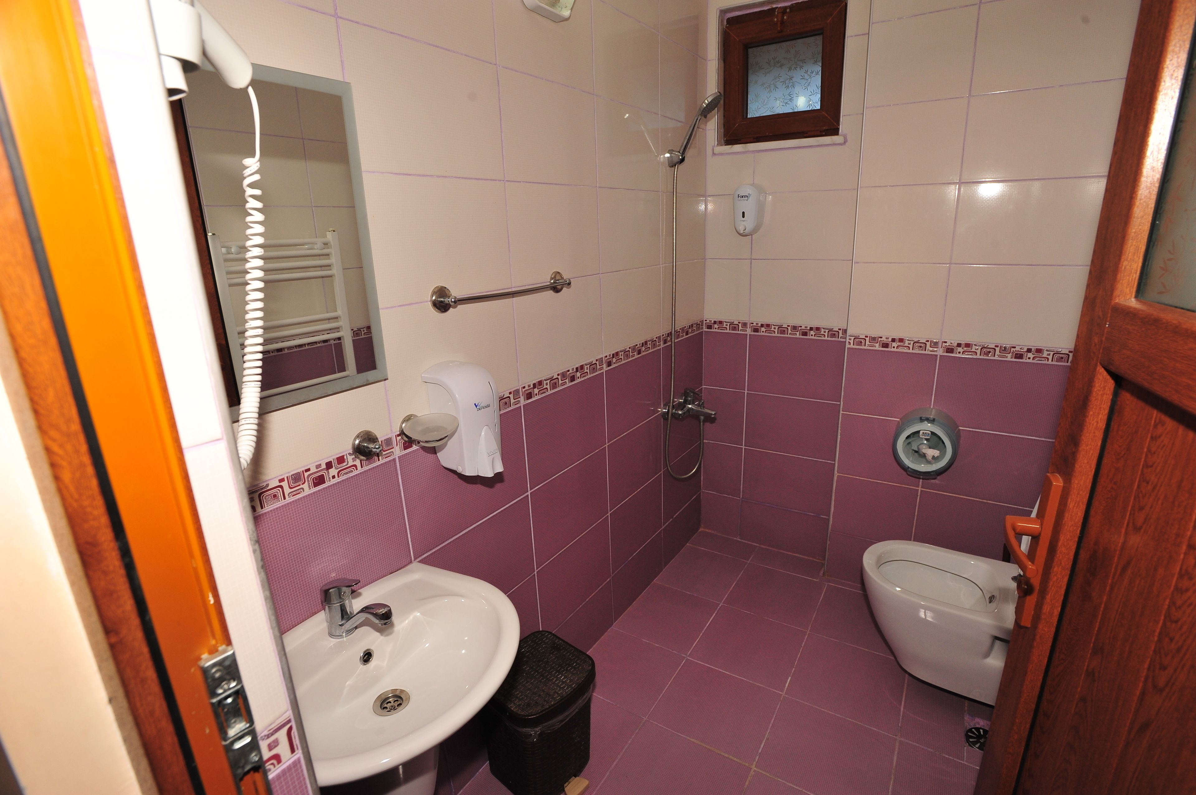 suite, 2 bedrooms | bathroom | shower, free toiletries, hair dryer, slippers