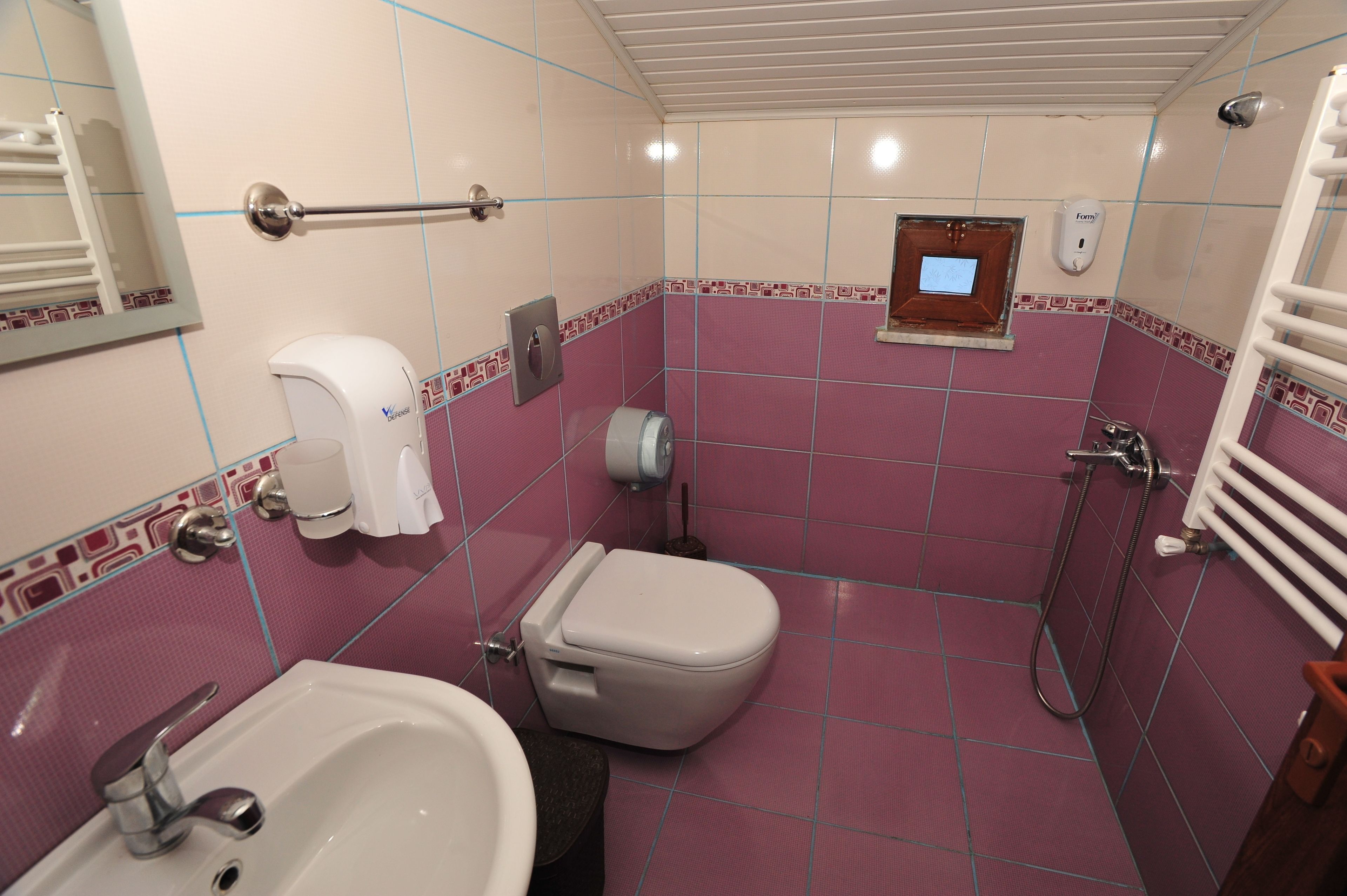 standard double or twin room | bathroom | shower, free toiletries, hair dryer, slippers