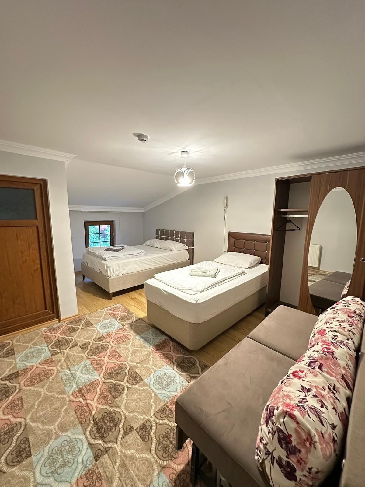 Chambre Triple Standard | Bureau, chambres insonorisées, lits pliants/supplémentaires gratuits