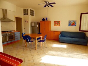 Appartamento Classic, 2 camere da letto | Area soggiorno | TV