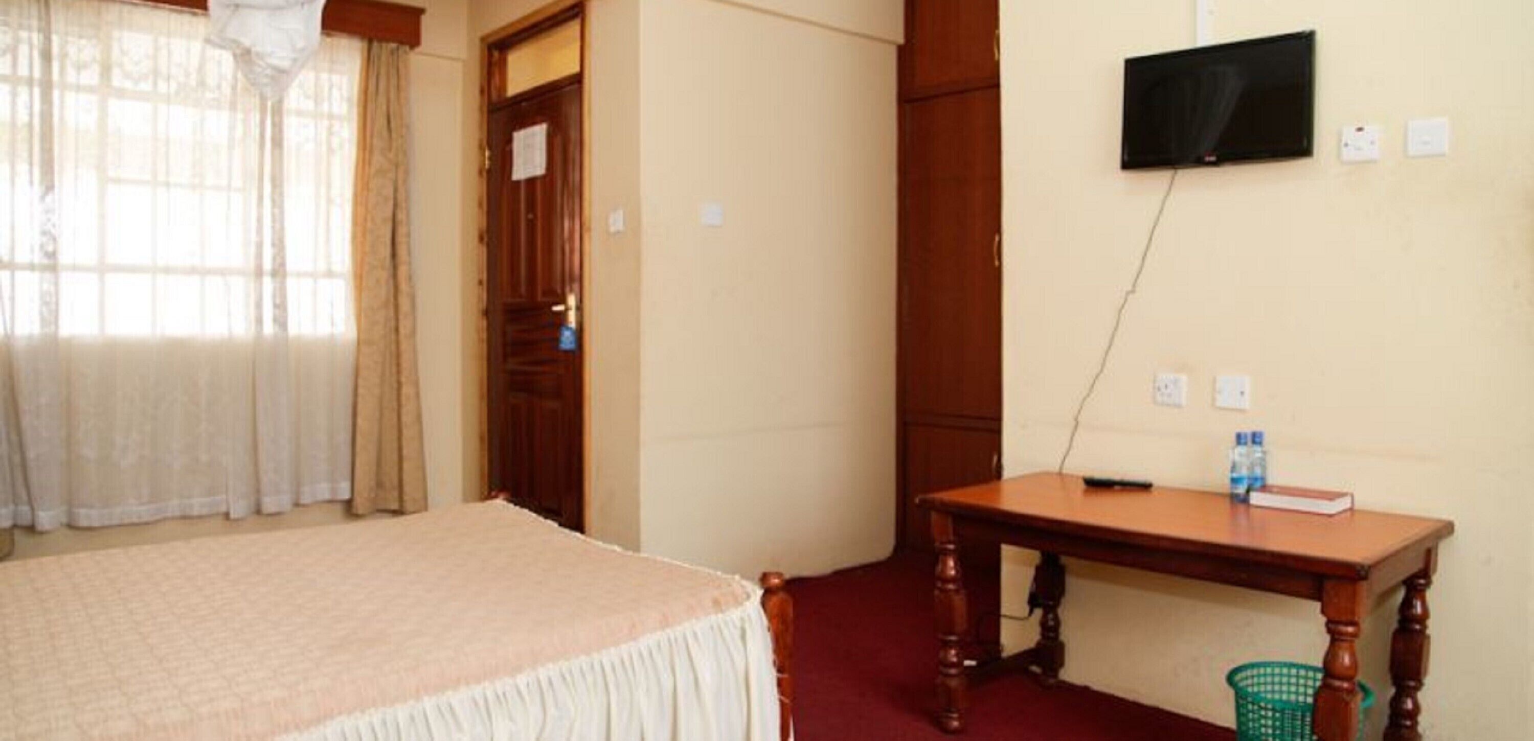 Free WiFi, bed sheets