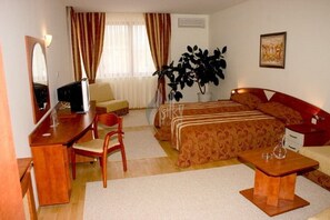 Double or Twin Room | Minibar, desk, free WiFi