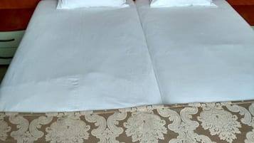 迷你吧、办公桌、免费 WiFi