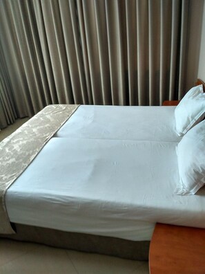 Minibar, desk, free WiFi - Hotel Philippopolis (Plovdiv)
