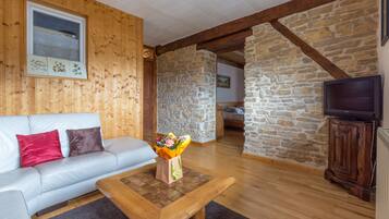 Suite (Gelinotte Des Bois) | Coin séjour | Baby-foot, table de tennis de table