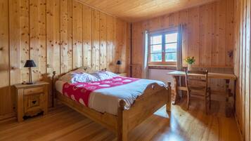 Kamar Double (Chamois) | Setrika/meja setrika, Wi-Fi gratis, dan seprai linen