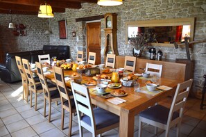 Free daily continental breakfast