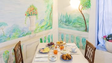 Desayuno todos los días (con cargo)
