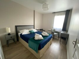 Apartment, Accessible, Ensuite (T3) | Soundproofing, free WiFi, bed sheets, wheelchair access