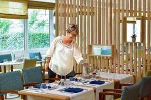 Serveert lunch en diner