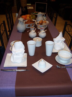 Desayuno continental gratuito y diario