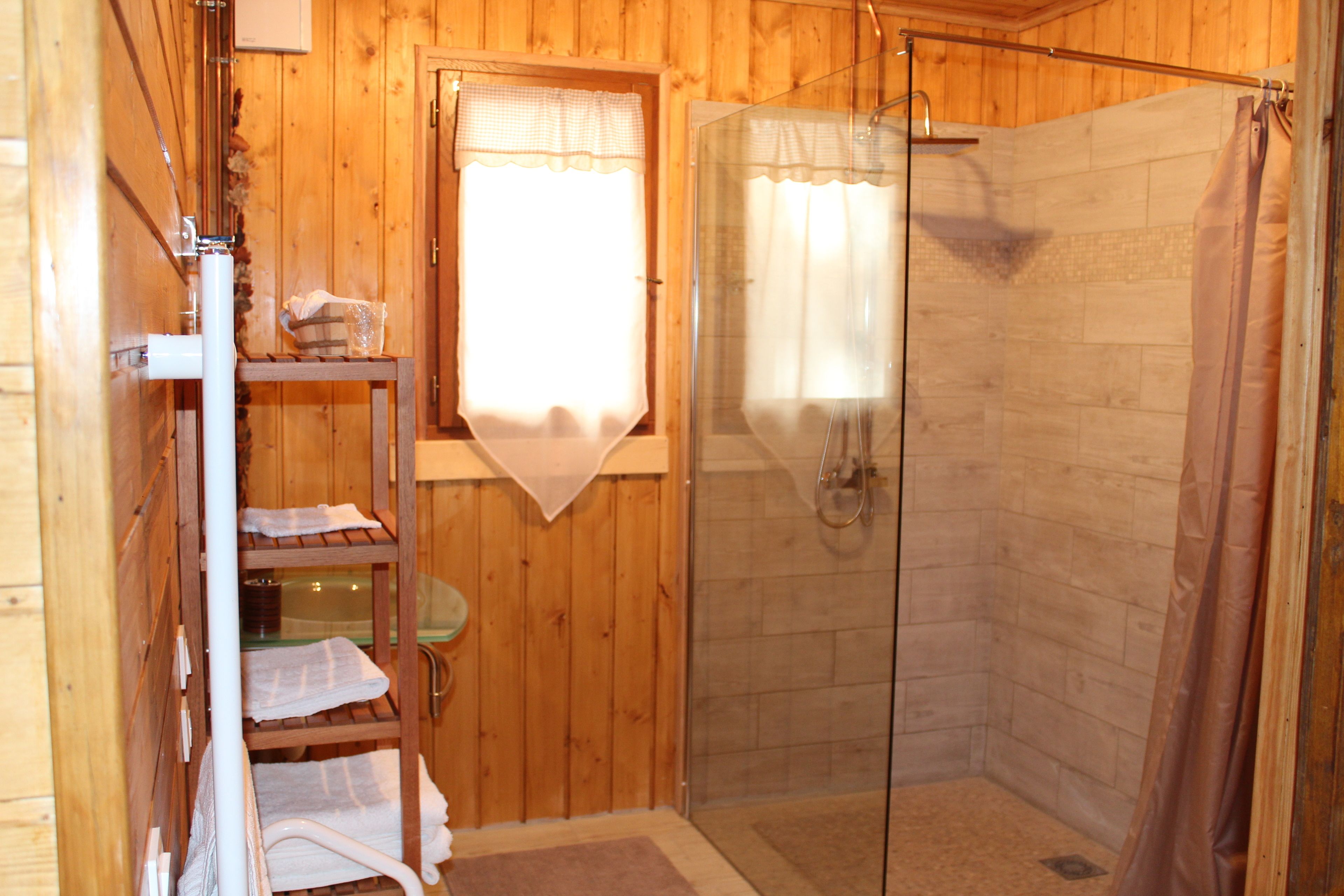  家庭木屋 | 浴室 | 免费洗浴用品、吹风机、拖鞋、毛巾