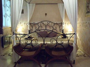 Comfort Room, 1 Queen Bed (Egypte) | Premium bedding, free minibar items, individually decorated - B&B Sawan (Jâlons)