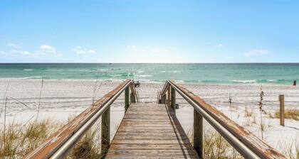 2 MINUTE WALK TO PRIVATE BEACH | PET FRIENDLY