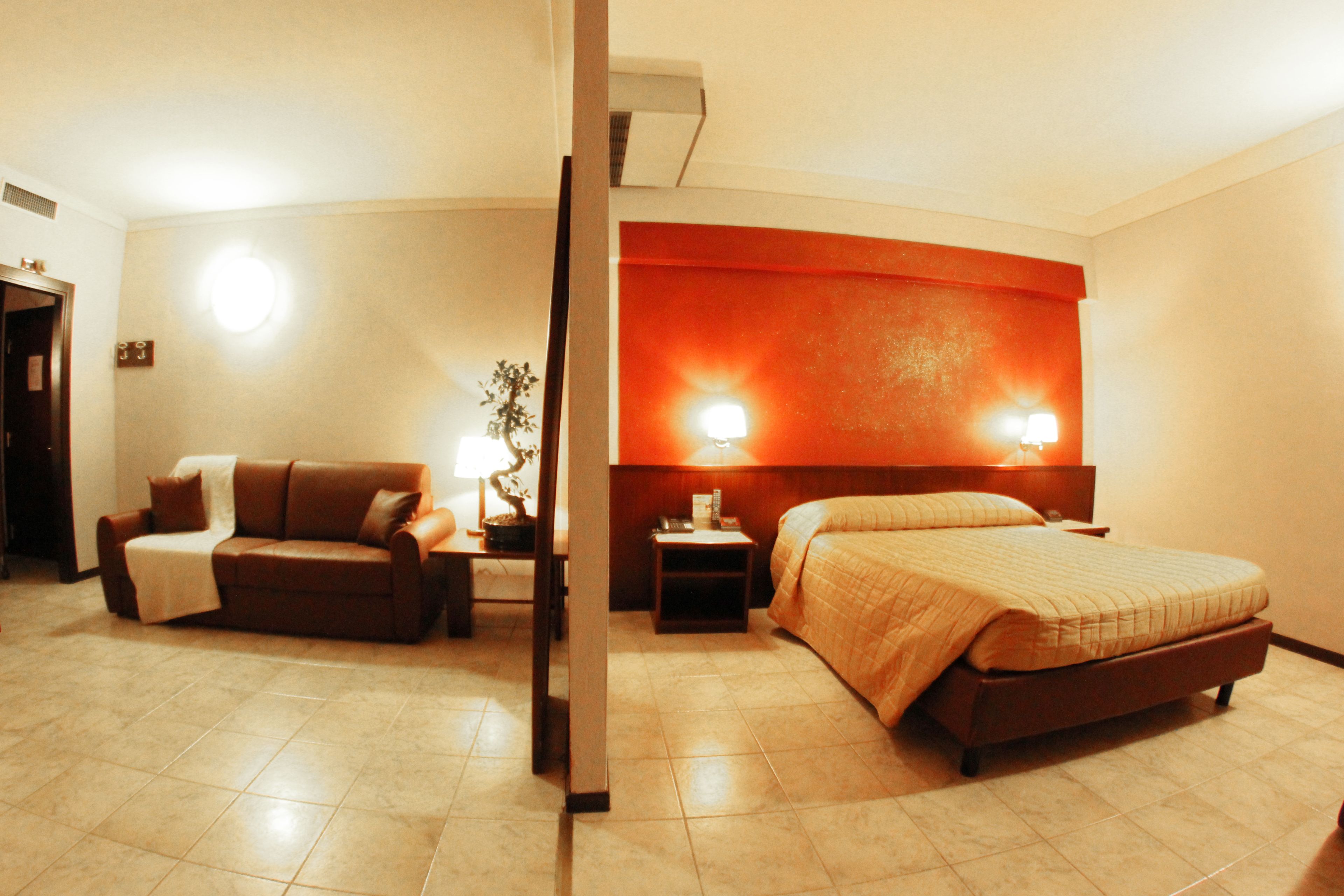 suite | minibar, in-room safe, desk, soundproofing