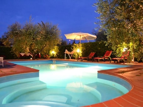 Seasonal outdoor pool
