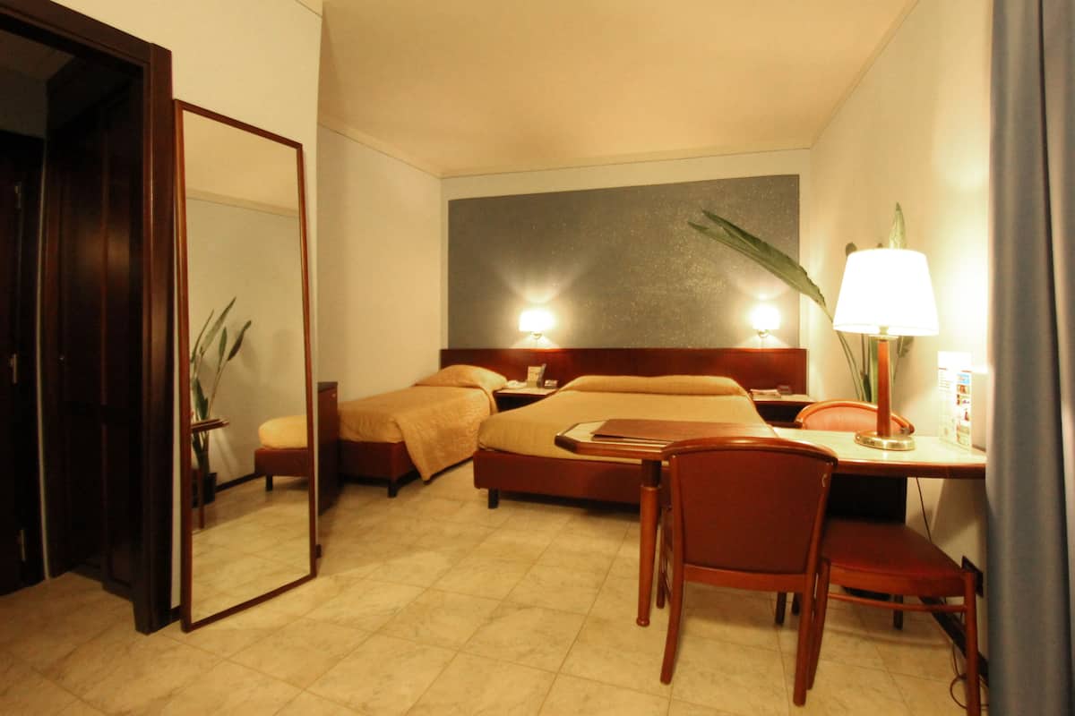 triple room | minibar, in-room safe, desk, soundproofing