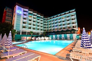 Front of property - evening/night - Ananas Hotel (Alanya)
