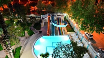 2 Außenpools, Sonnenschirme, Liegestühle