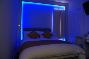 Chambre Double Standard (8) | Literie de qualité supérieure, bureau